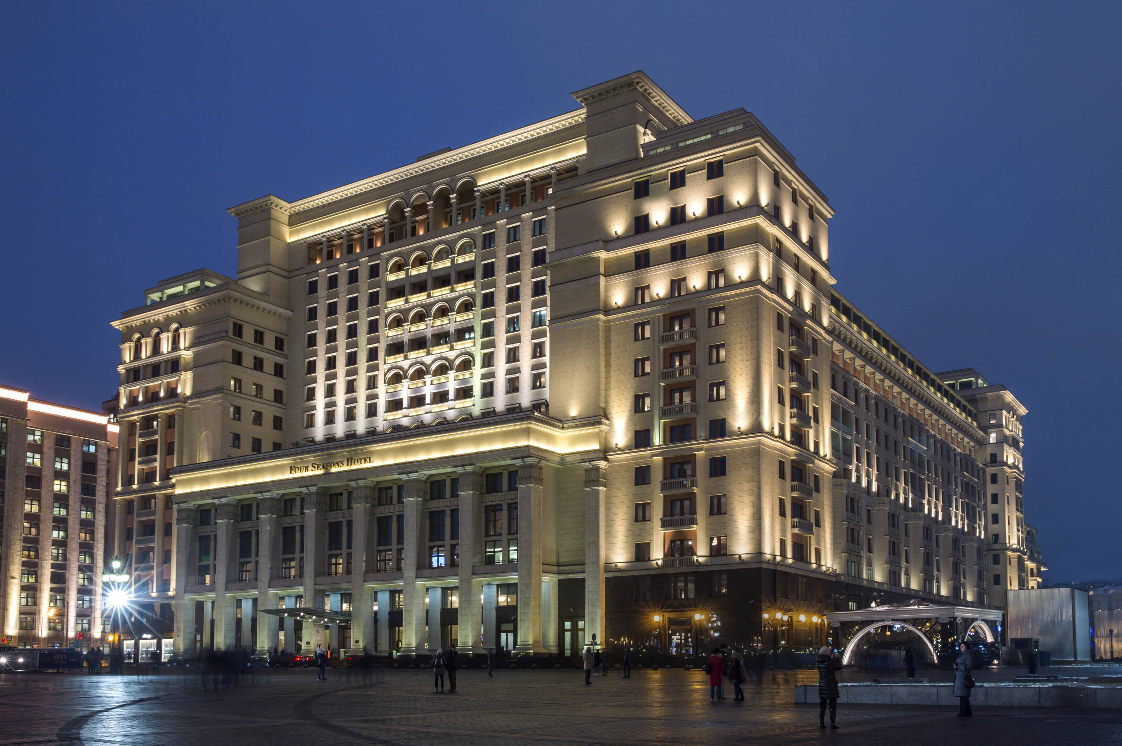 Фор сизонс москва цена. Гостиница «Москва» (four Seasons Hotel Moscow). Гостиница 4 Seasons Москва. Охотный ряд 2 гостиница four Seasons. Отель four Seasons в Москве фото.